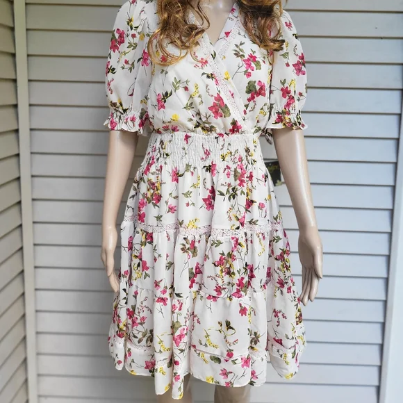 🔥SOLD🔥 🆕️🌺TAYLOR🌺 Women's Short Sleeve Floral Surplice Dress💃 - Picture 3 of 14